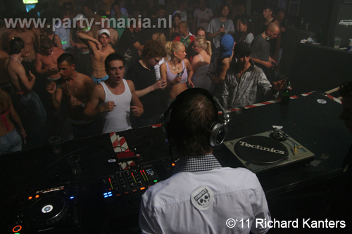 110618_184_beukgevaar_bazart_partymania_denhaag