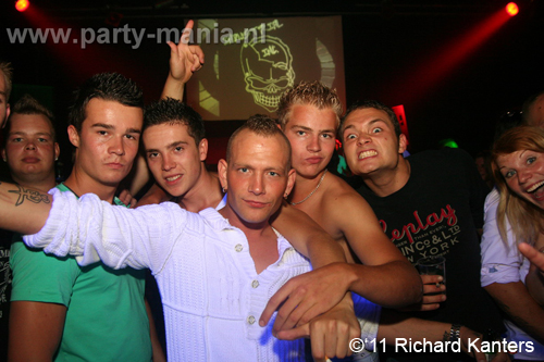 110618_189_beukgevaar_bazart_partymania_denhaag