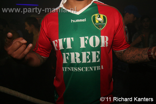 110618_213_beukgevaar_bazart_partymania_denhaag