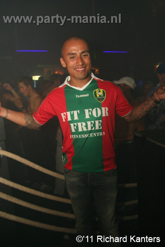 110618_214_beukgevaar_bazart_partymania_denhaag