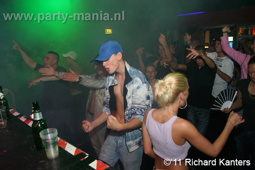 110618_222_beukgevaar_bazart_partymania_denhaag