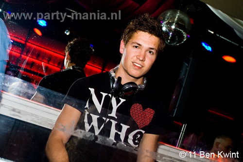 110624_001_maximaal_club_leparis_partymania_denhaag