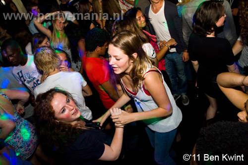 110624_011_maximaal_club_leparis_partymania_denhaag