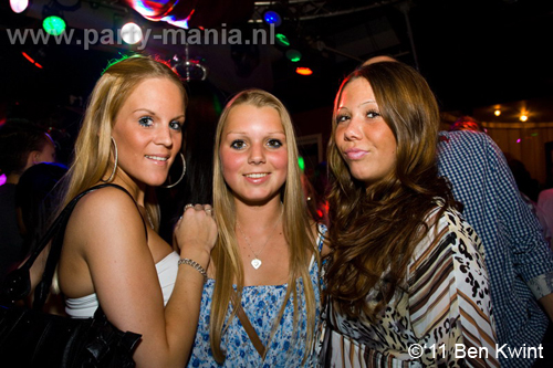 110624_021_maximaal_club_leparis_partymania_denhaag