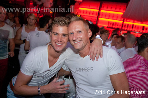 110625_020_manjefiek_club_leparis_partymania_denhaag