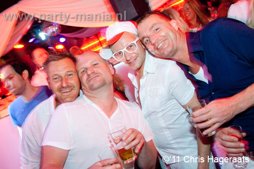 110625_021_manjefiek_club_leparis_partymania_denhaag