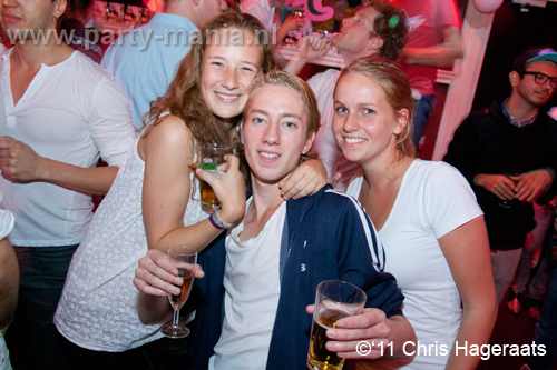 110625_022_manjefiek_club_leparis_partymania_denhaag