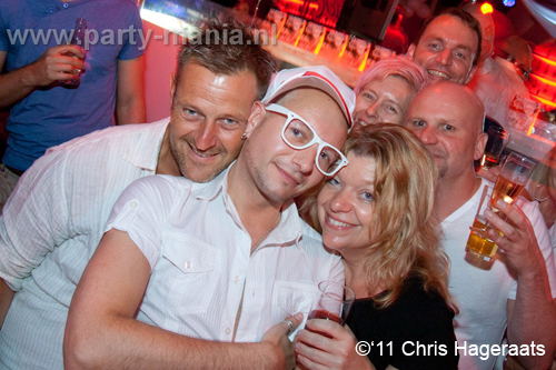 110625_023_manjefiek_club_leparis_partymania_denhaag