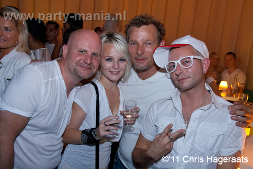 110625_040_manjefiek_club_leparis_partymania_denhaag