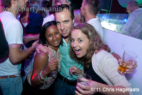 110625_049_manjefiek_club_leparis_partymania_denhaag