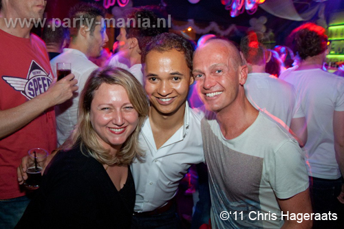 110625_051_manjefiek_club_leparis_partymania_denhaag