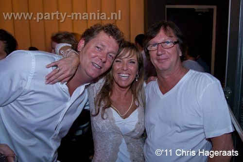 110625_055_manjefiek_club_leparis_partymania_denhaag