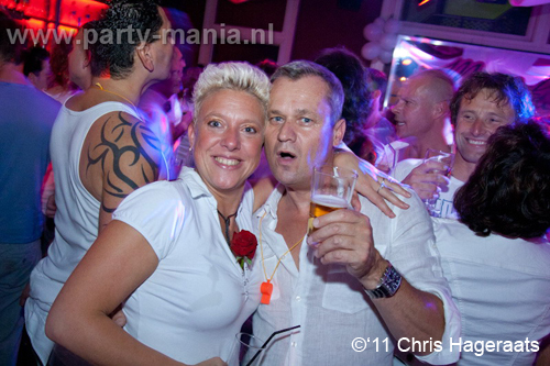 110625_056_manjefiek_club_leparis_partymania_denhaag