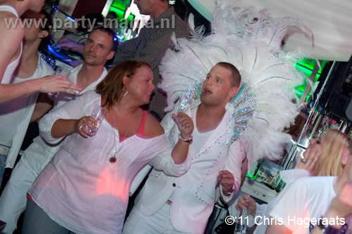 110625_078_manjefiek_club_leparis_partymania_denhaag