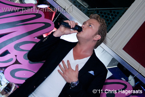 110625_080_manjefiek_club_leparis_partymania_denhaag
