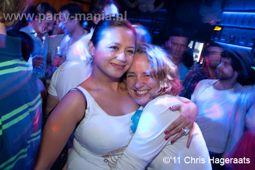 110625_082_manjefiek_club_leparis_partymania_denhaag