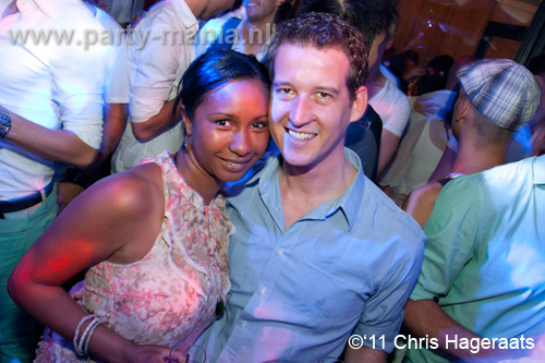 110625_083_manjefiek_club_leparis_partymania_denhaag