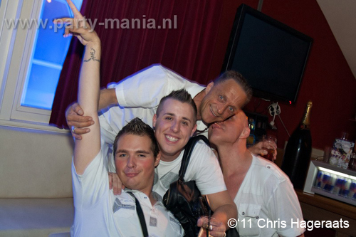 110625_089_manjefiek_club_leparis_partymania_denhaag