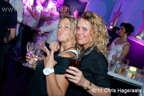 110625_091_manjefiek_club_leparis_partymania_denhaag