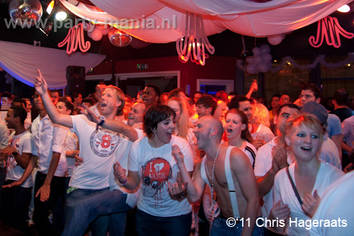 110625_129_manjefiek_club_leparis_partymania_denhaag