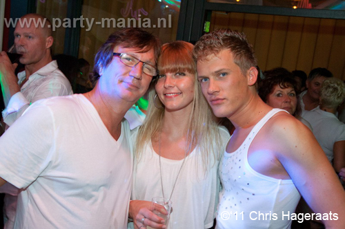 110625_131_manjefiek_club_leparis_partymania_denhaag