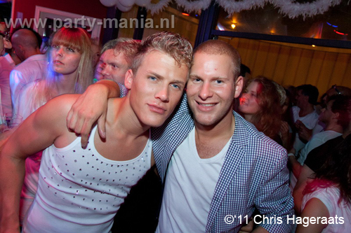 110625_134_manjefiek_club_leparis_partymania_denhaag