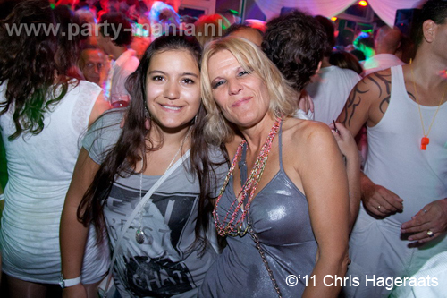 110625_135_manjefiek_club_leparis_partymania_denhaag