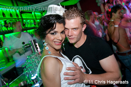 110625_136_manjefiek_club_leparis_partymania_denhaag