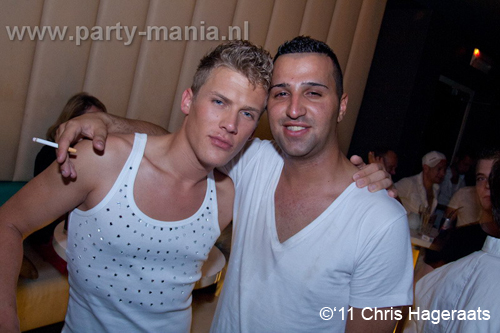 110625_139_manjefiek_club_leparis_partymania_denhaag