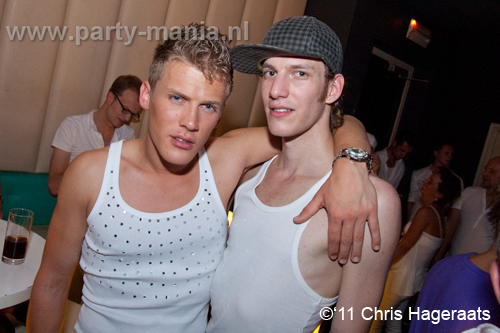 110625_141_manjefiek_club_leparis_partymania_denhaag