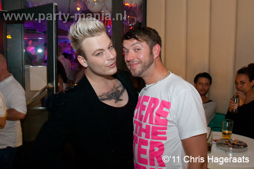 110625_147_manjefiek_club_leparis_partymania_denhaag