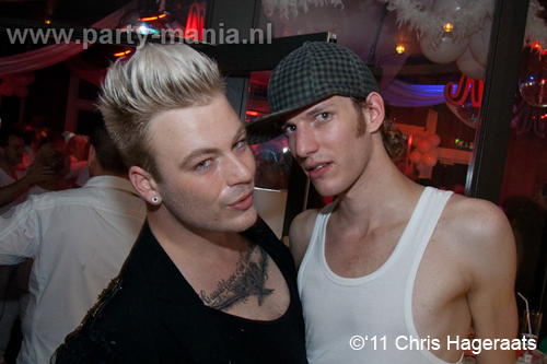 110625_148_manjefiek_club_leparis_partymania_denhaag
