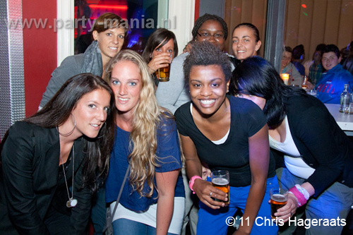 110730_002_manjefiek_club_leparis_partymania_denhaag