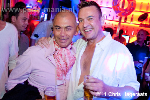 110730_003_manjefiek_club_leparis_partymania_denhaag