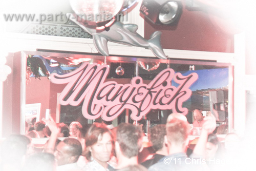 110730_005_manjefiek_club_leparis_partymania_denhaag