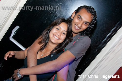 110730_008_manjefiek_club_leparis_partymania_denhaag