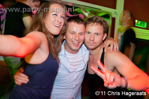 110730_011_manjefiek_club_leparis_partymania_denhaag