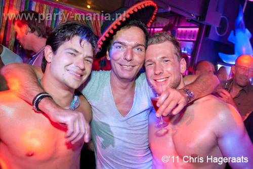 110730_019_manjefiek_club_leparis_partymania_denhaag