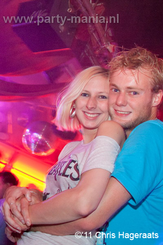 110730_044_manjefiek_club_leparis_partymania_denhaag