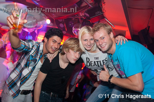 110730_046_manjefiek_club_leparis_partymania_denhaag