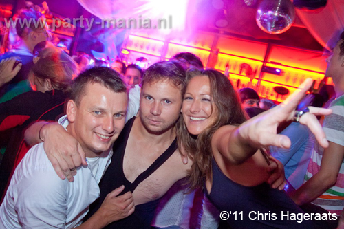 110730_048_manjefiek_club_leparis_partymania_denhaag