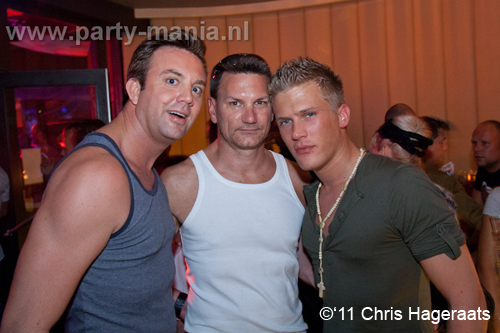 110730_057_manjefiek_club_leparis_partymania_denhaag