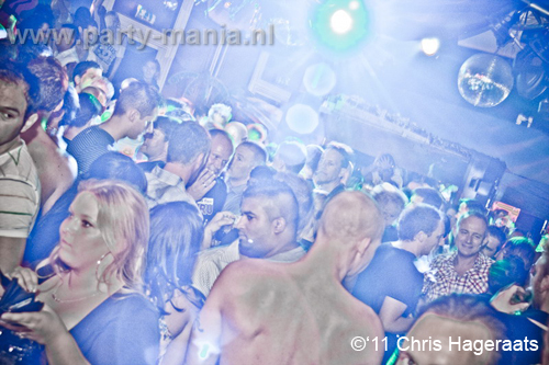 110730_070_manjefiek_club_leparis_partymania_denhaag