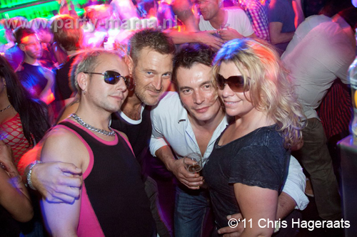 110730_089_manjefiek_club_leparis_partymania_denhaag