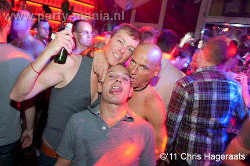 110730_095_manjefiek_club_leparis_partymania_denhaag