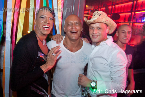 110730_121_manjefiek_club_leparis_partymania_denhaag