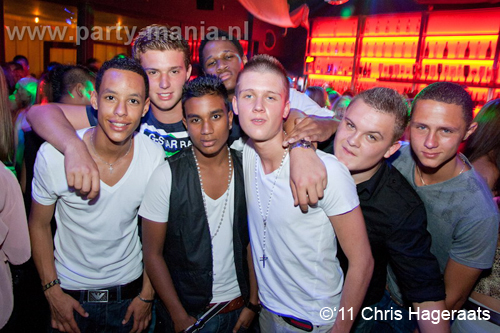 110820_007_dopenez_club_leparis_partymania_denhaag