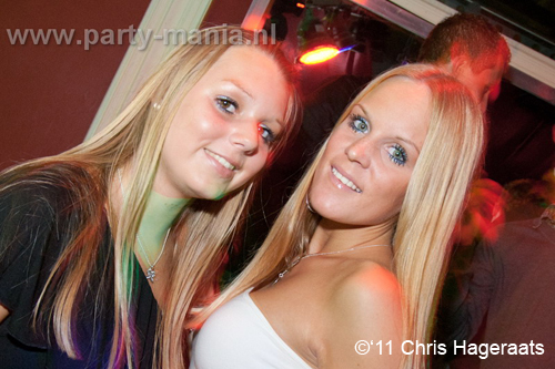 110820_011_dopenez_club_leparis_partymania_denhaag