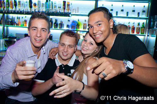 110820_012_dopenez_club_leparis_partymania_denhaag