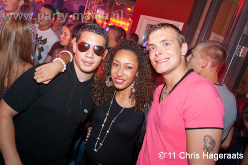 110820_015_dopenez_club_leparis_partymania_denhaag